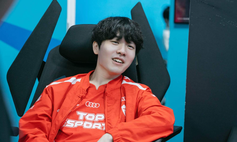 爱游戏体育-包含Rookie在TES比赛中比赛局势复杂，夺冠引发热议！再创辉煌时刻的词条