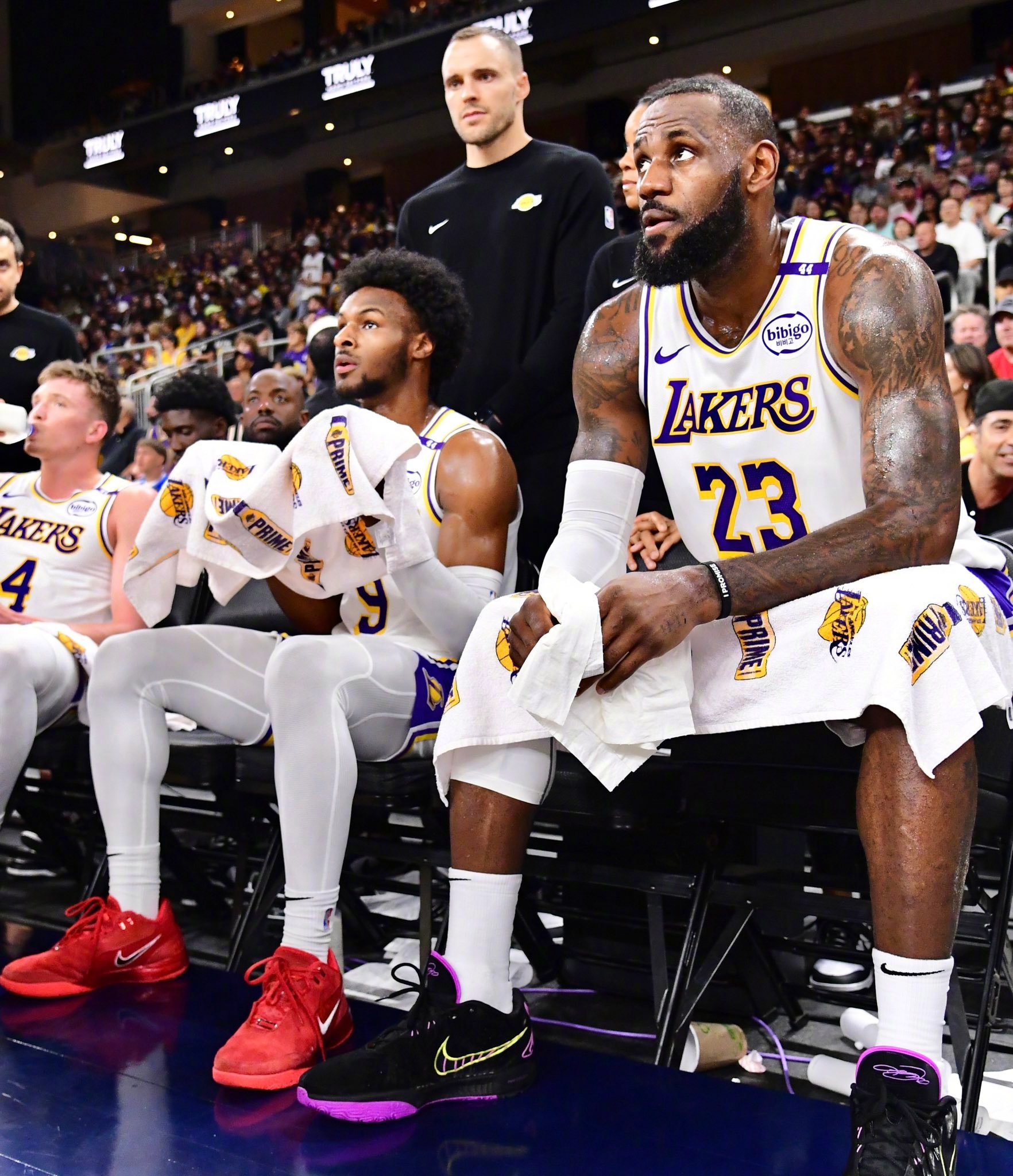 爱游戏体育-Ning重要时刻出色发挥，湖人带队取胜！再创辉煌时刻的简单介绍